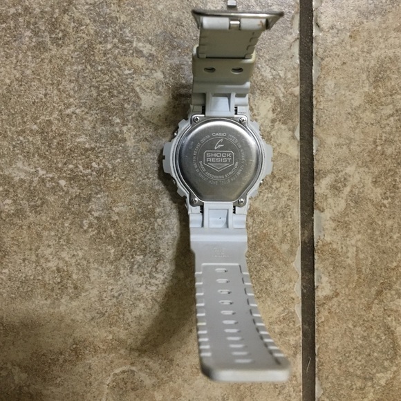 G-shock  watch (white ) - Picture 2 of 6